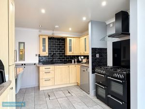 Kitchen- click for photo gallery